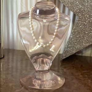 Short pearl necklace